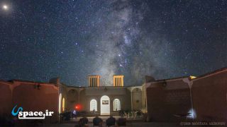 کهکشان راه شیری در آسمان زیبای سه قلعه -اقامتگاه بوم گردی نمکزار - استان خراسان جنوبی